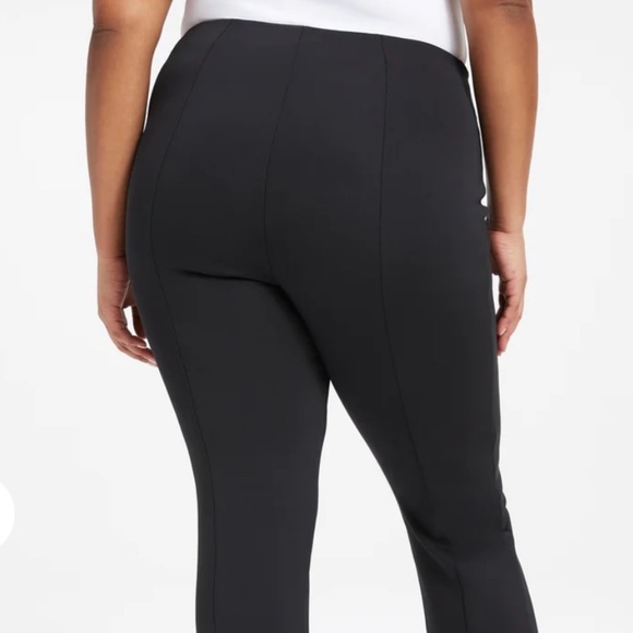 Good American, Good Waist Flare Scuba Pants in Black, Size 18, Good American 6. - Picture 5 of 11